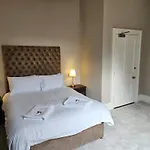 Centre Fabulous Georgian Townhouse بيت للعطل *