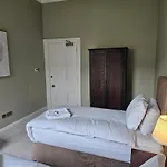 Centre Fabulous Georgian Townhouse بيت للعطل *