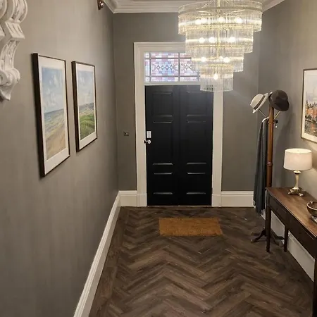 Centre Fabulous Georgian Townhouse بيت للعطل *