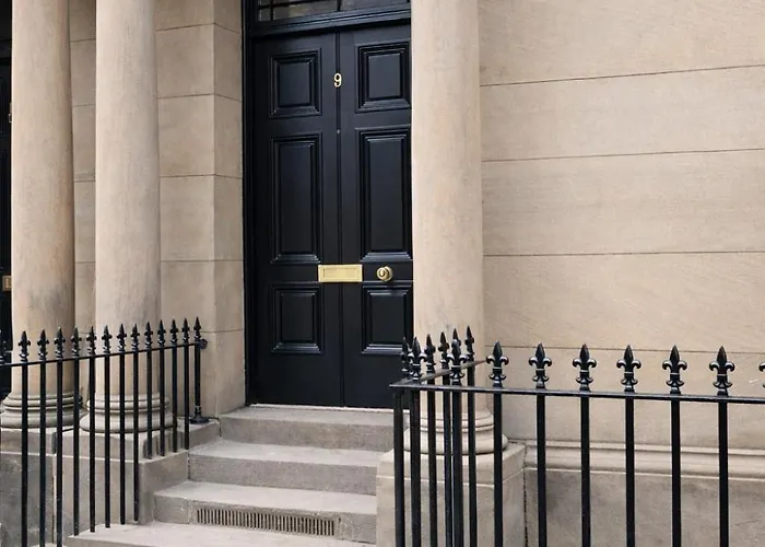 Centre Fabulous Georgian Townhouse بيت للعطل