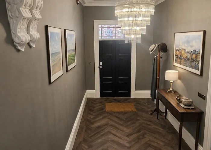 Centre Fabulous Georgian Townhouse بيت للعطل *